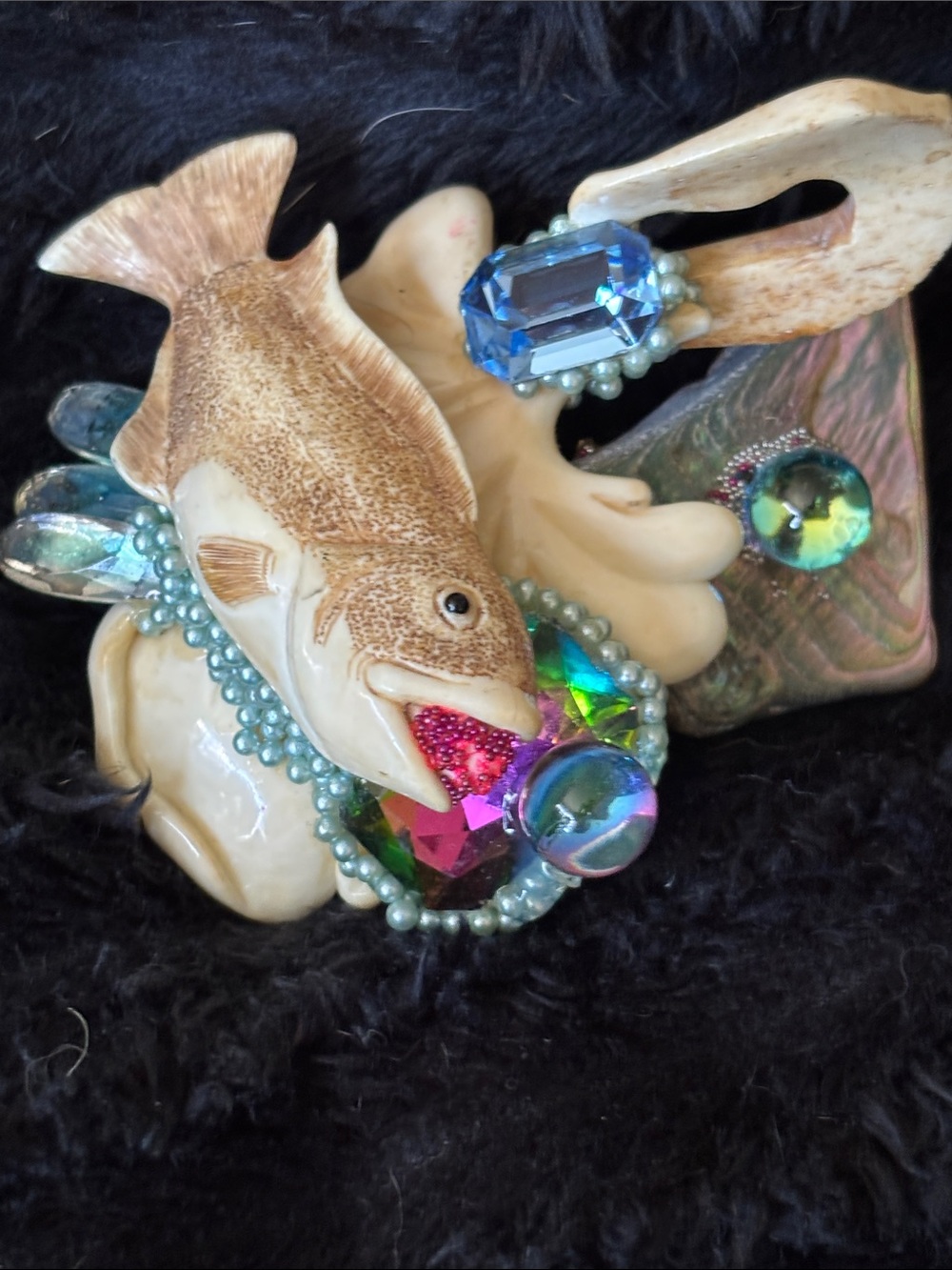 WENDY GELL Statement Ocean Fish Ring in Blue and Cream-iridescent crystals